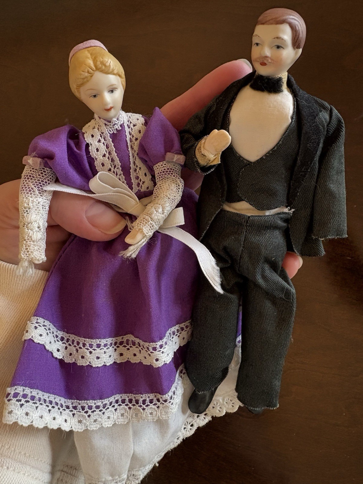 1:12 Victorian Vintage Porcelain Dollhouse Couple Doll Miniature