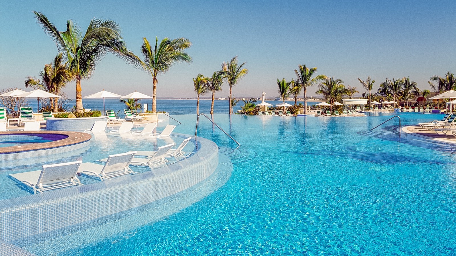 **Emerald Bay 8 Day, 7 Night Resort Living