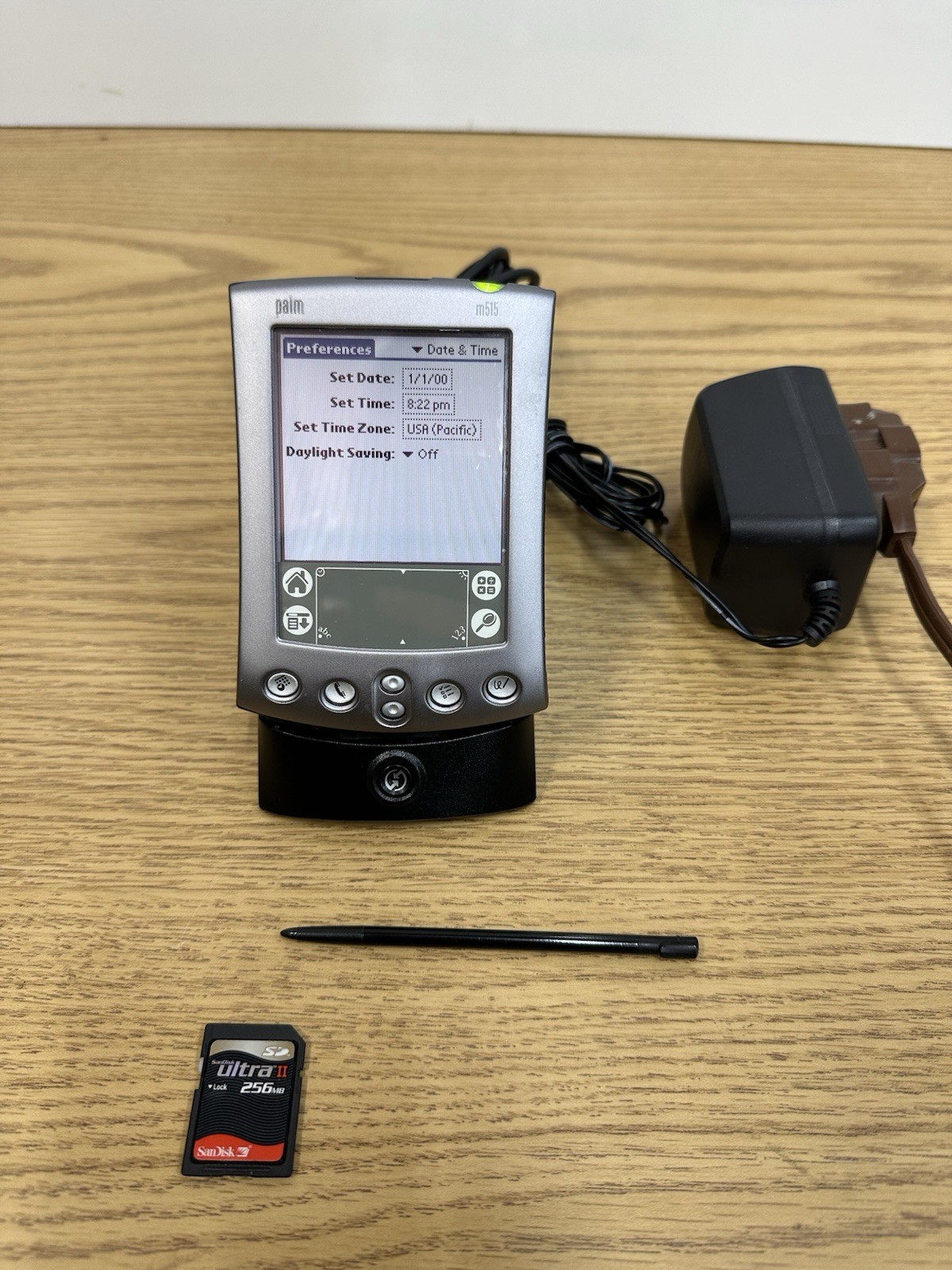 Palm m515 Handheld PDA – Powers On - USB dock, power cable, Stylus, Memory Card.