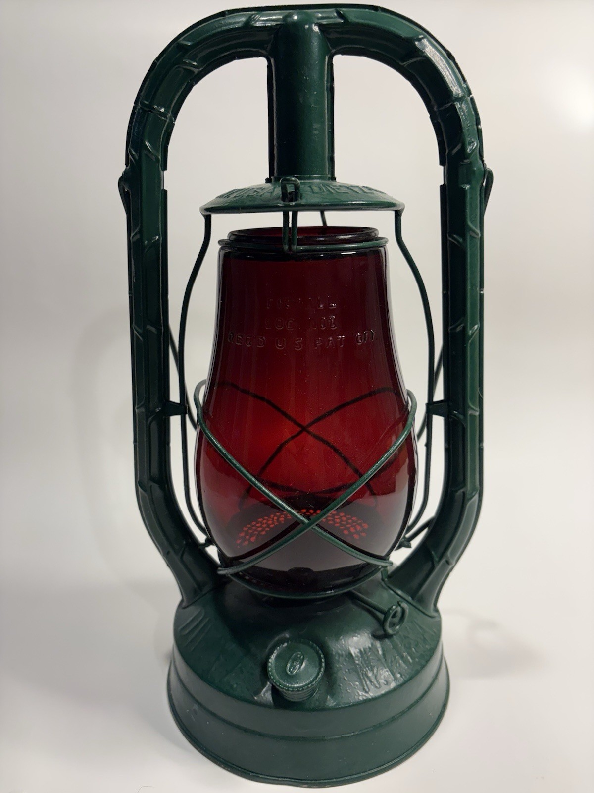 Vintage Green Dietz Monarch Kerosene Lantern — New York, U.S.A., Red Globe