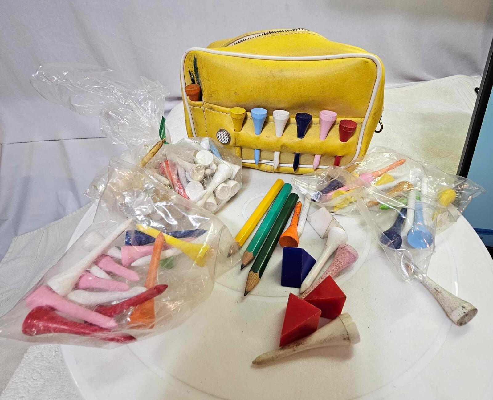 Lot of Vtg Vinyl Golf Tee ball Zip bag Plastic / Wood Tees - G5