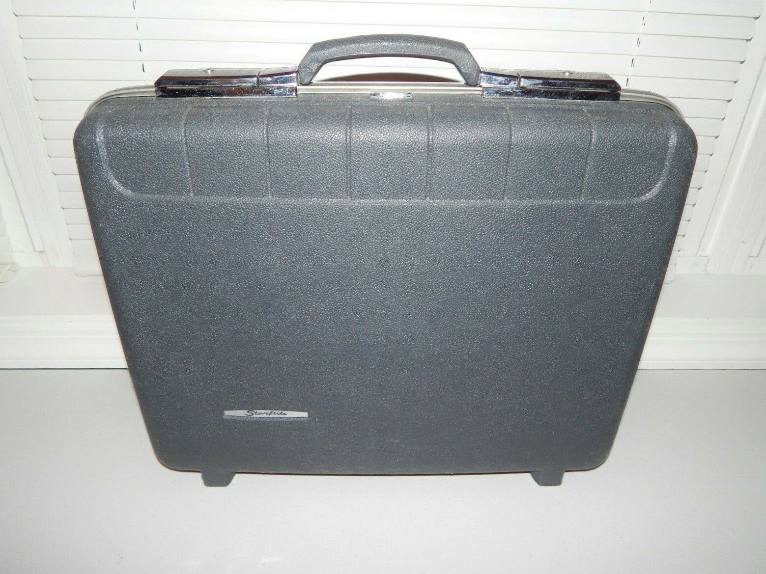 Vintage Starflite Blue Gray Suitcase 17.5" X 13.5" X 4" Good Condition! NO KEY