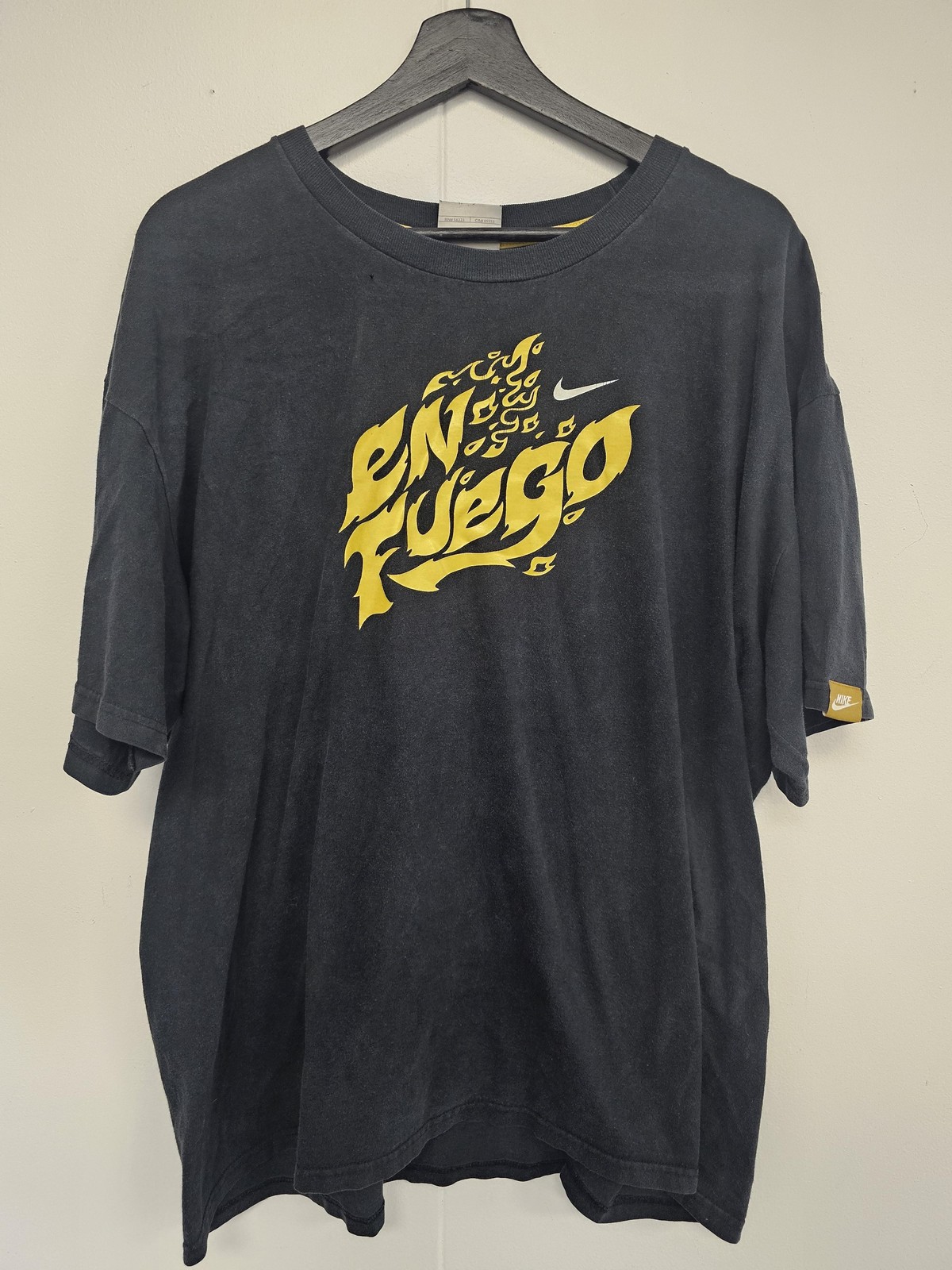 Nike En Fuego Shirt Mens 2XL Black Yellow Flame Graphic Tee T-Shirt Logo