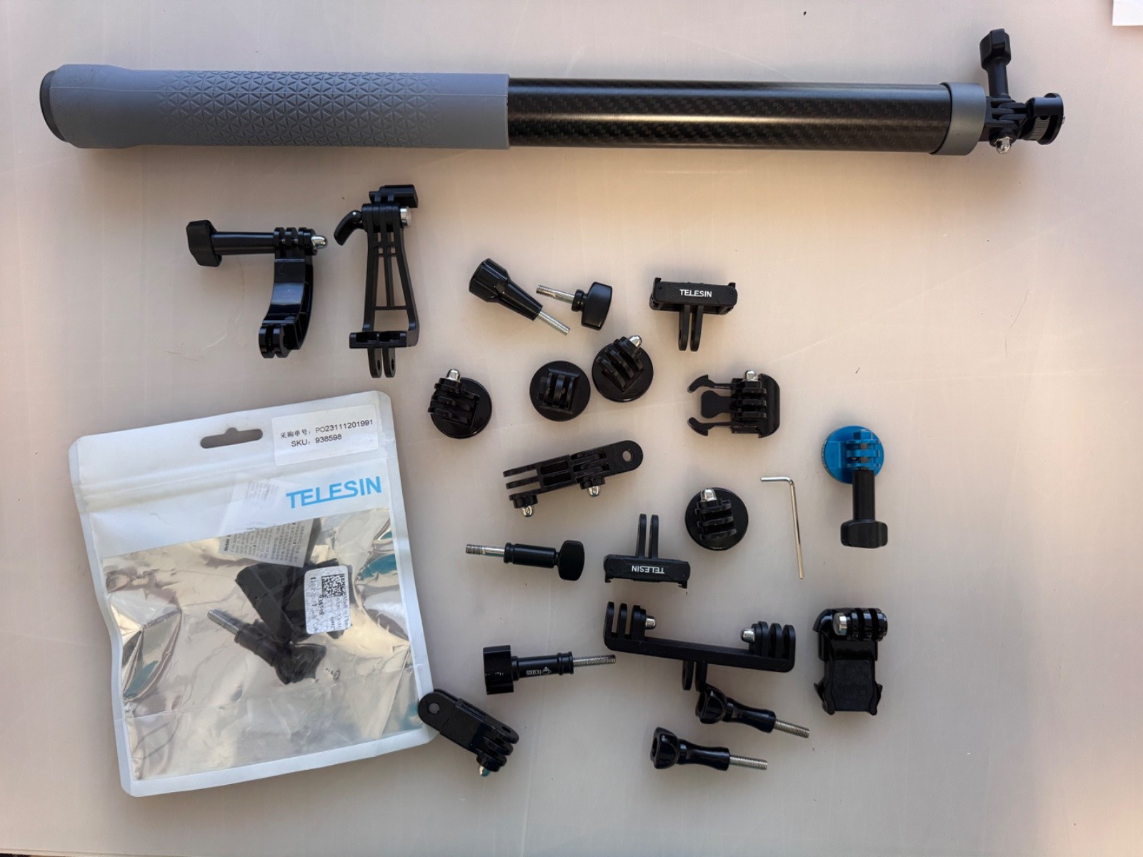 Telesin 300cm or 9 foot 10 inches Selfie Stick Carbon Fibre Extendable EXTRAS!