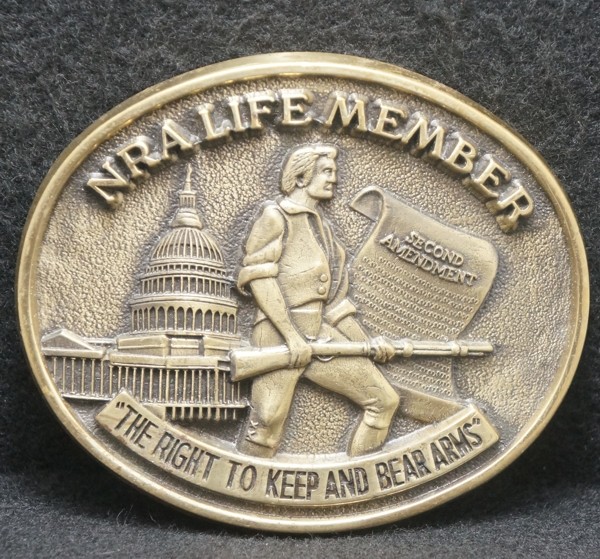 XB17151 VINTAGE 1970s **NRA LIFE MEMBER** RIGHT TO KEEP & BEAR ARMS BELT BUCKLE