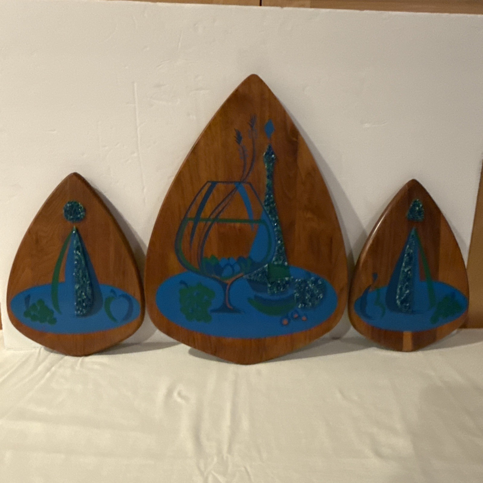 1960s Vintage BELART Mid-Century Plastic Popcorn TEAK? Set of 3 Wall Plaques 