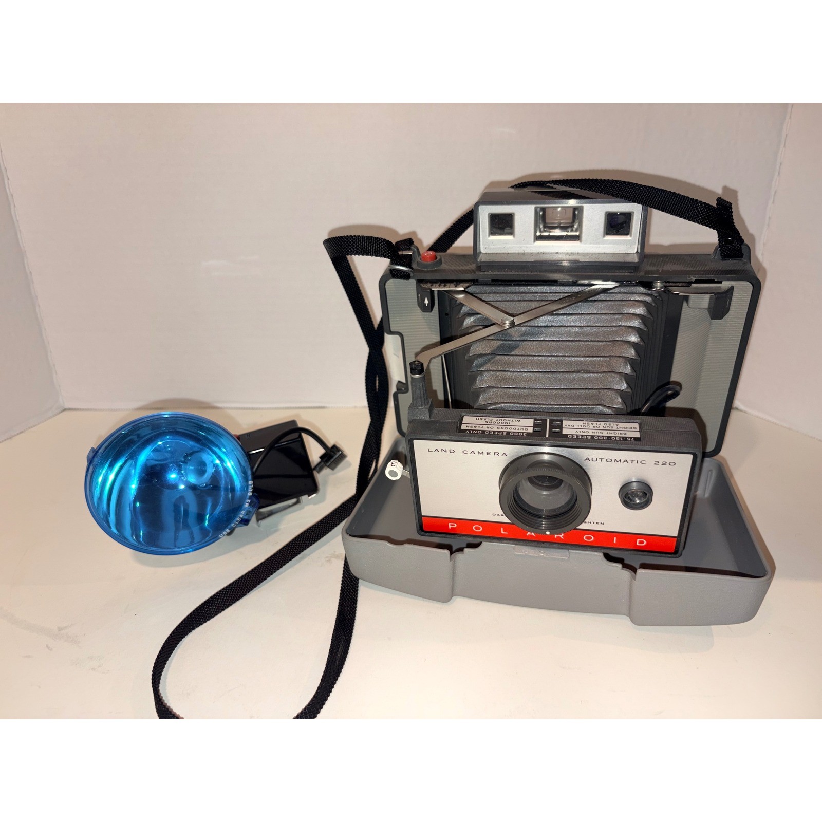 Vintage Polaroid Land Camera Automatic 220 Folding Instant Camera with Flash