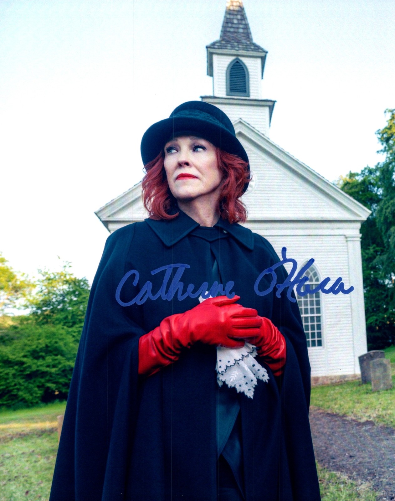 Catherine OHara Outdoor Red Gloves Signed Autographed Photo Authentic 8X10 COA