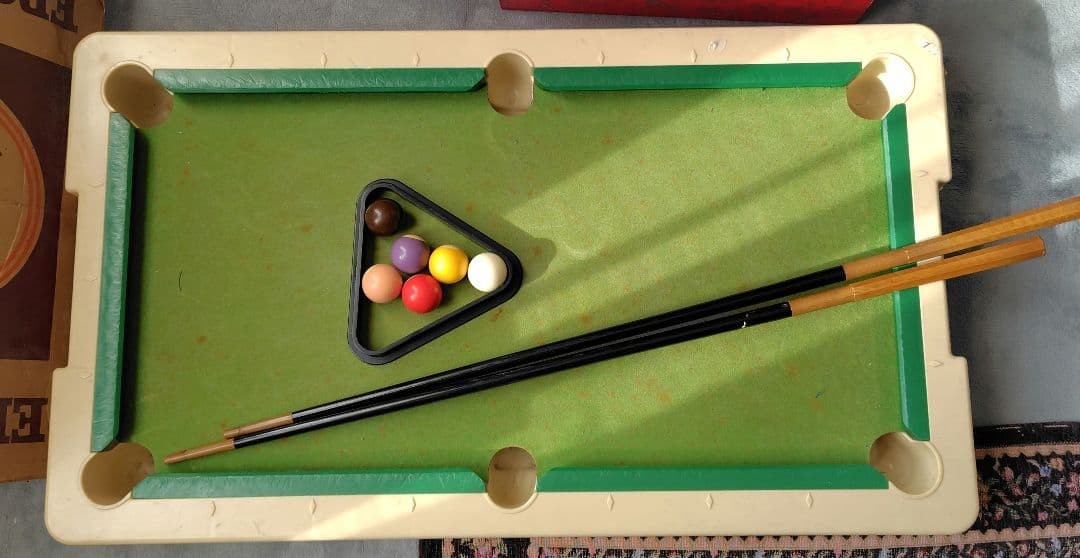 Billiard Set 6 Balls & 2 Cues, Used, 72cm x 41cm, Box Damage rr2