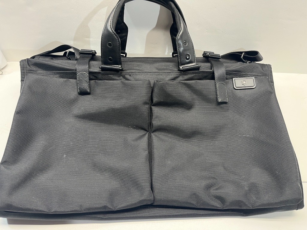 Victorinox Garment Bag Trifold Black Carry On
