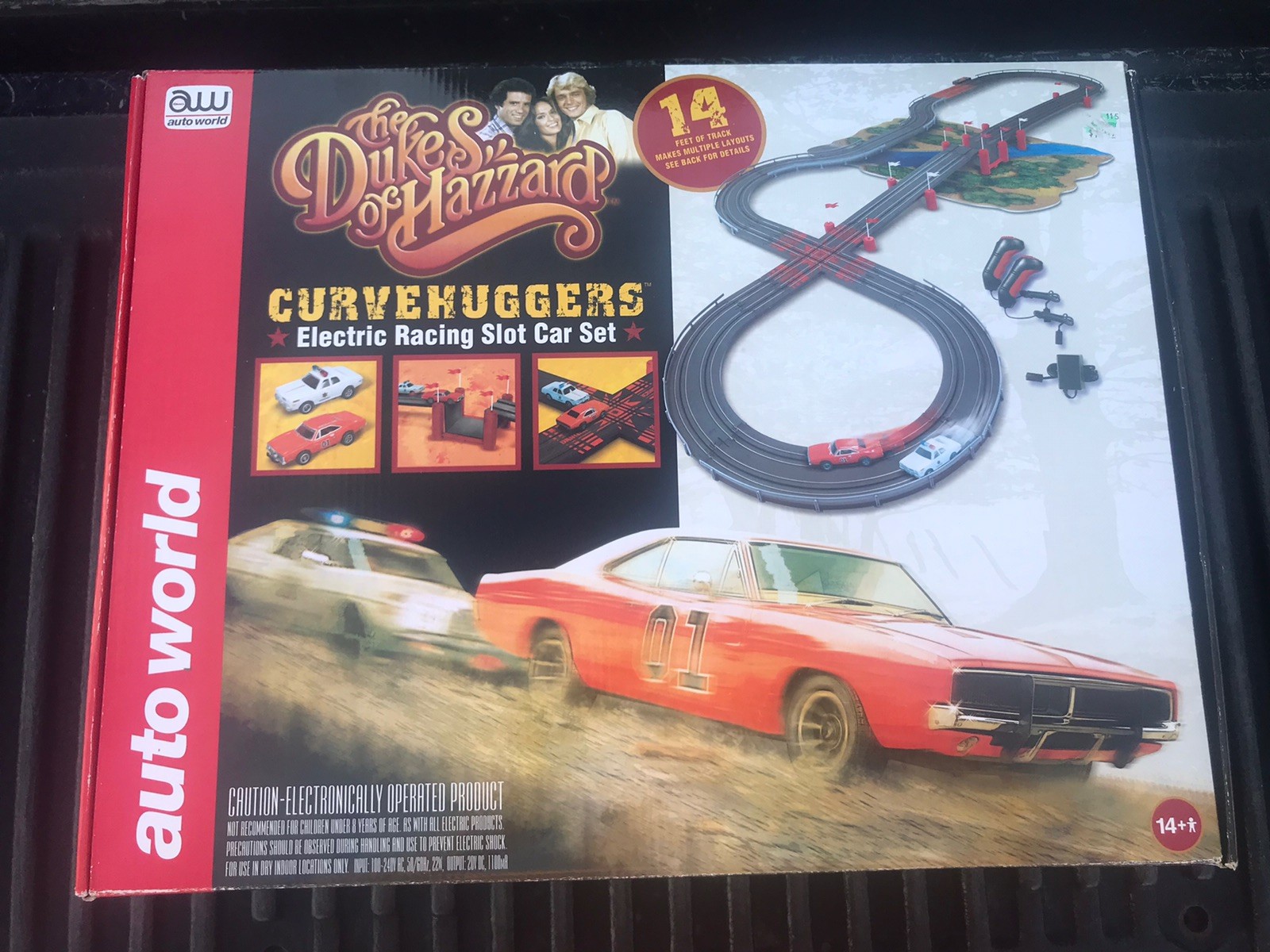 Auto World The Dukes Of Hazzard Curvehuggers Electric Racing Slot Car Set