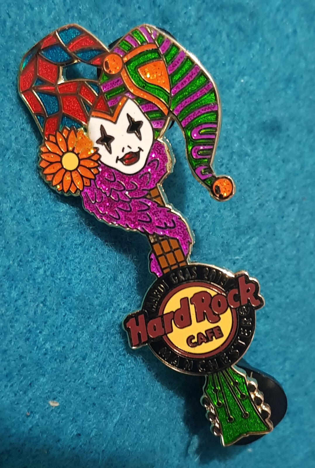 MANCHESTER MARDI GRAS 2013 COURT JESTER MASK GUITAR Hard Rock Cafe PIN LE200