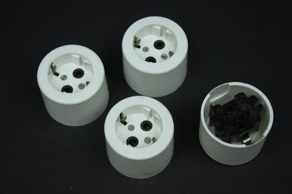 Old Surface-Mounted Socket With Schuko Vintage Round Ø DDR