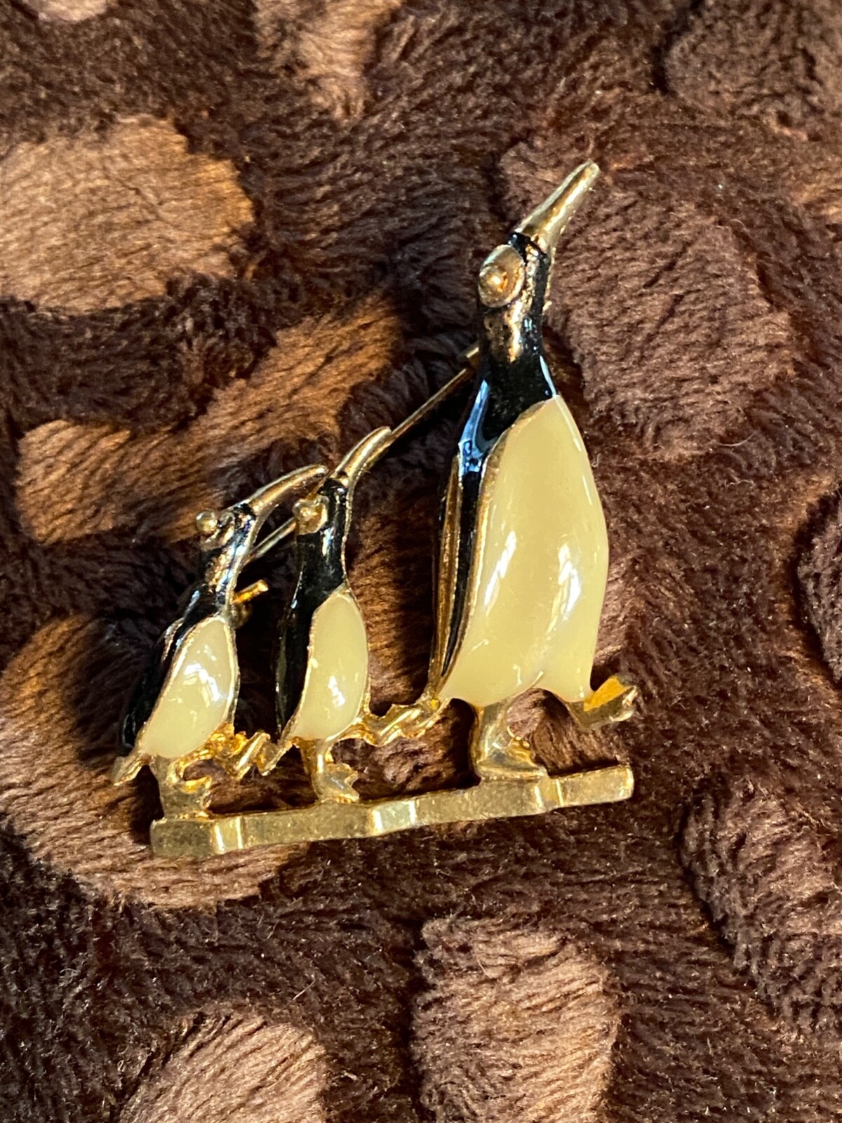 Vintage Gold Tone Enamel Triple Penguin Brooch Pin 1 1/4" C Clasp