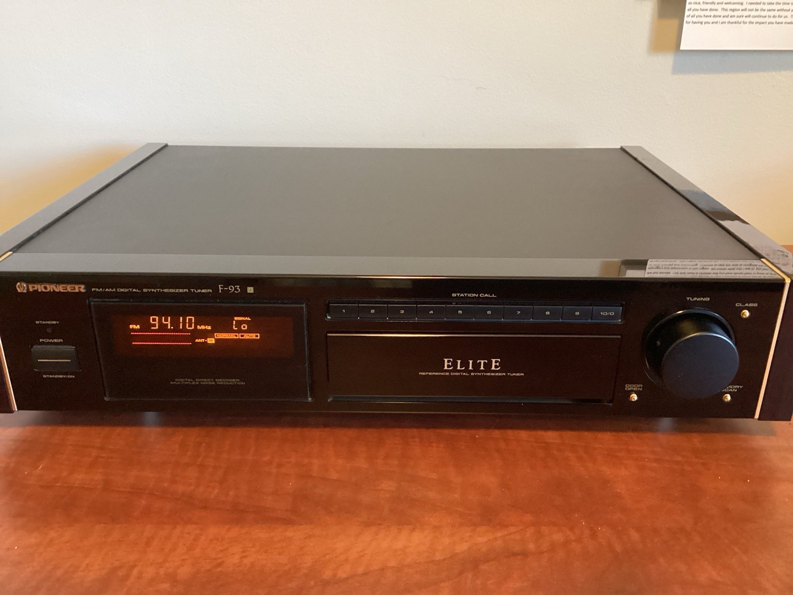 Pioneer Elite Reference F-93 AM/FM Digital Synthesizer Tuner