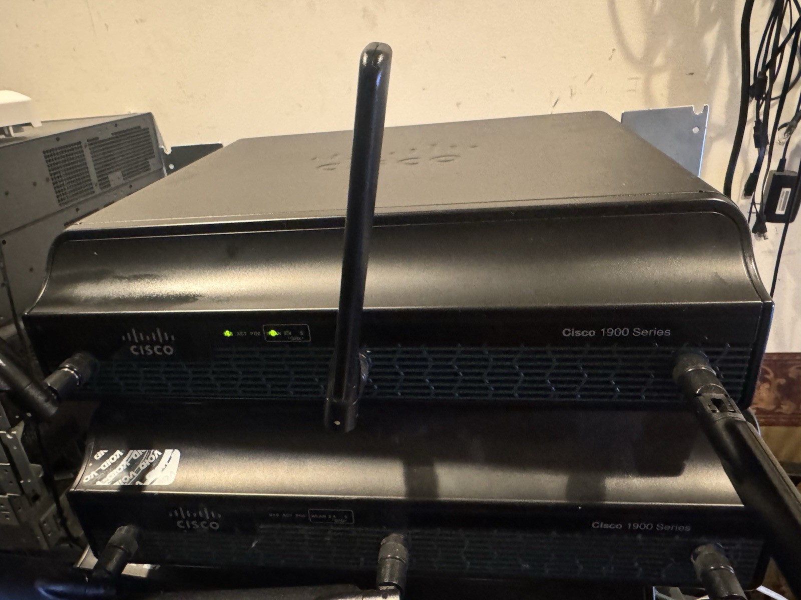 Cisco CISCO1941W-A/K9 WIRELESS Router 1941 Ver. 15.7(3)M9 Tested with rack mount