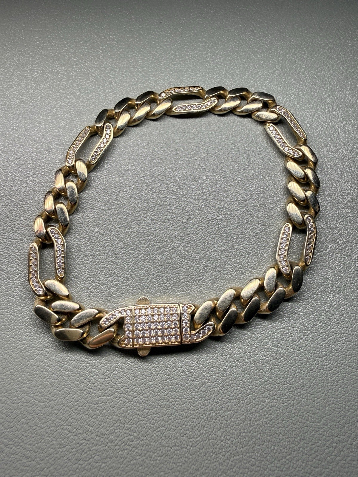 14k Yellow Gold Fígaro Chain Link Bracelet W/ Diamonds - 9” - 15.1 Grams