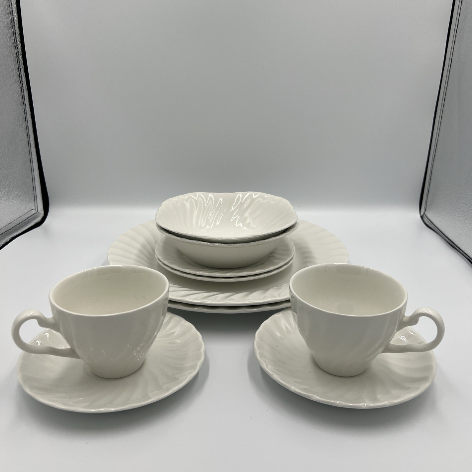 Johnson Bros White Swirl 2 place setting 10 pieces 