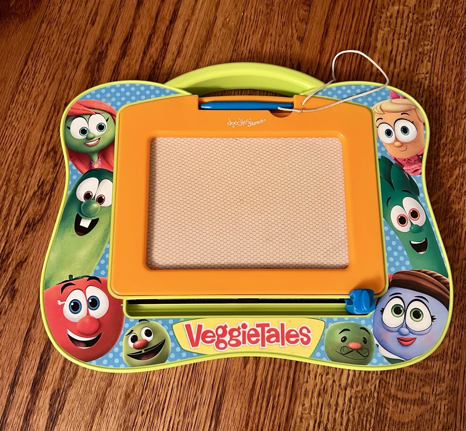 Vintage Y2K VeggieTales Doodle Sketch Travel Size Magnetic Drawing Toy Ohio Art 