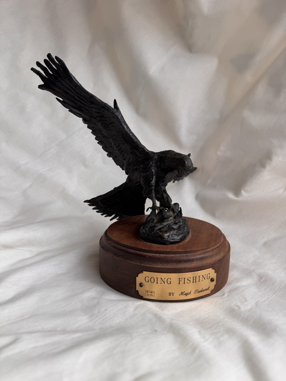 Hugh Trabandt 'going Fishing' Eagle Bronze Statue On Wood Plaque