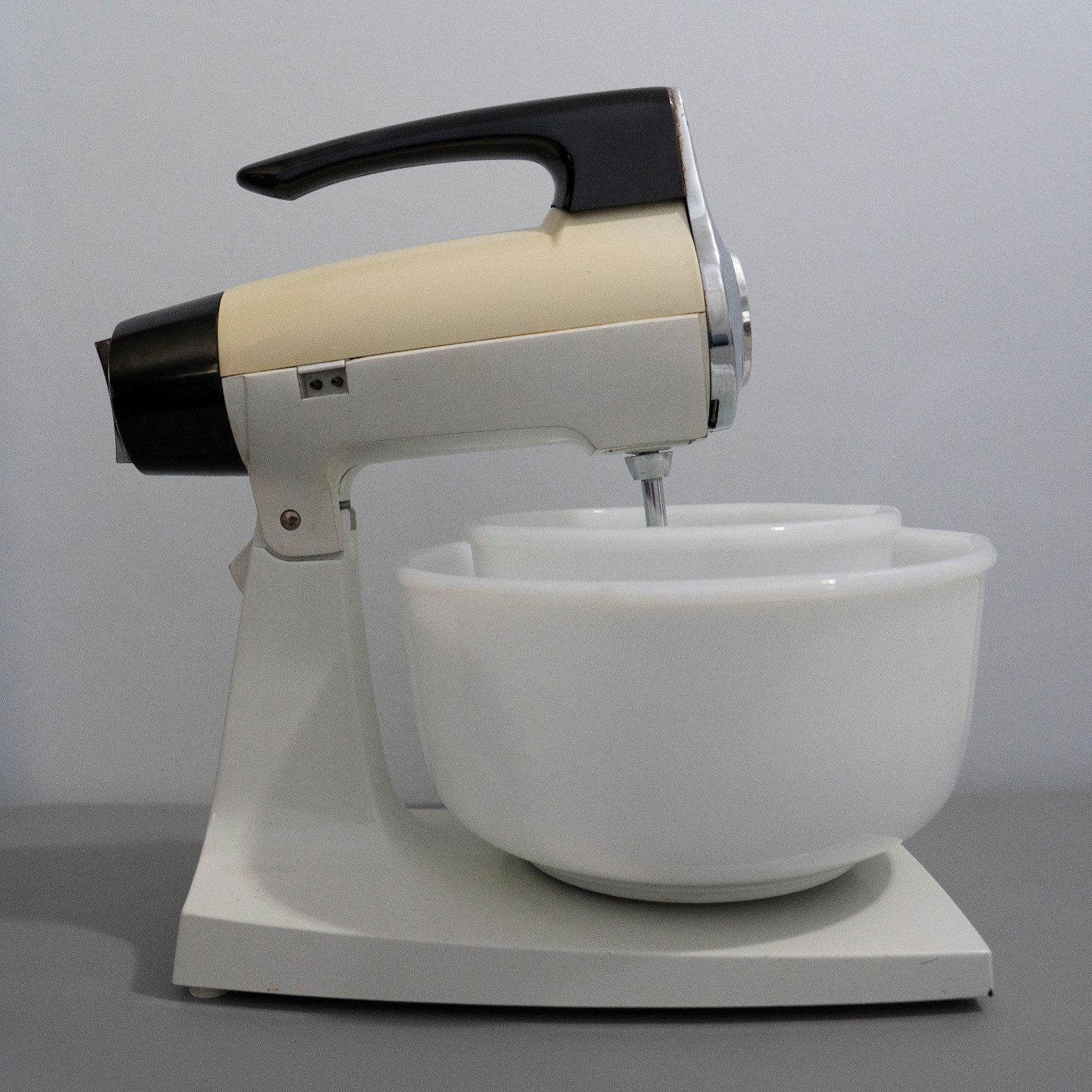 Vintage Sunbeam Mixmaster Stand Mixer, Model MMA- 12 Speed, Large And Small Bowl