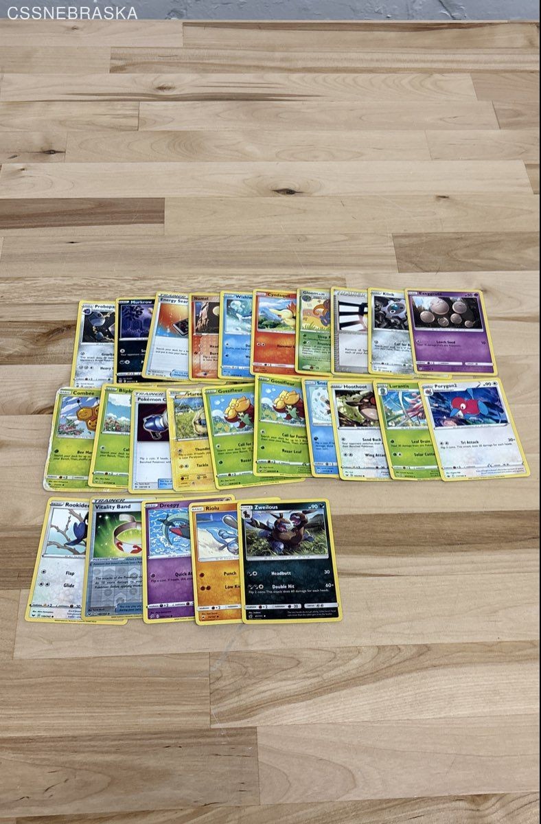 Pokémon Trading Cards Lot of 25
