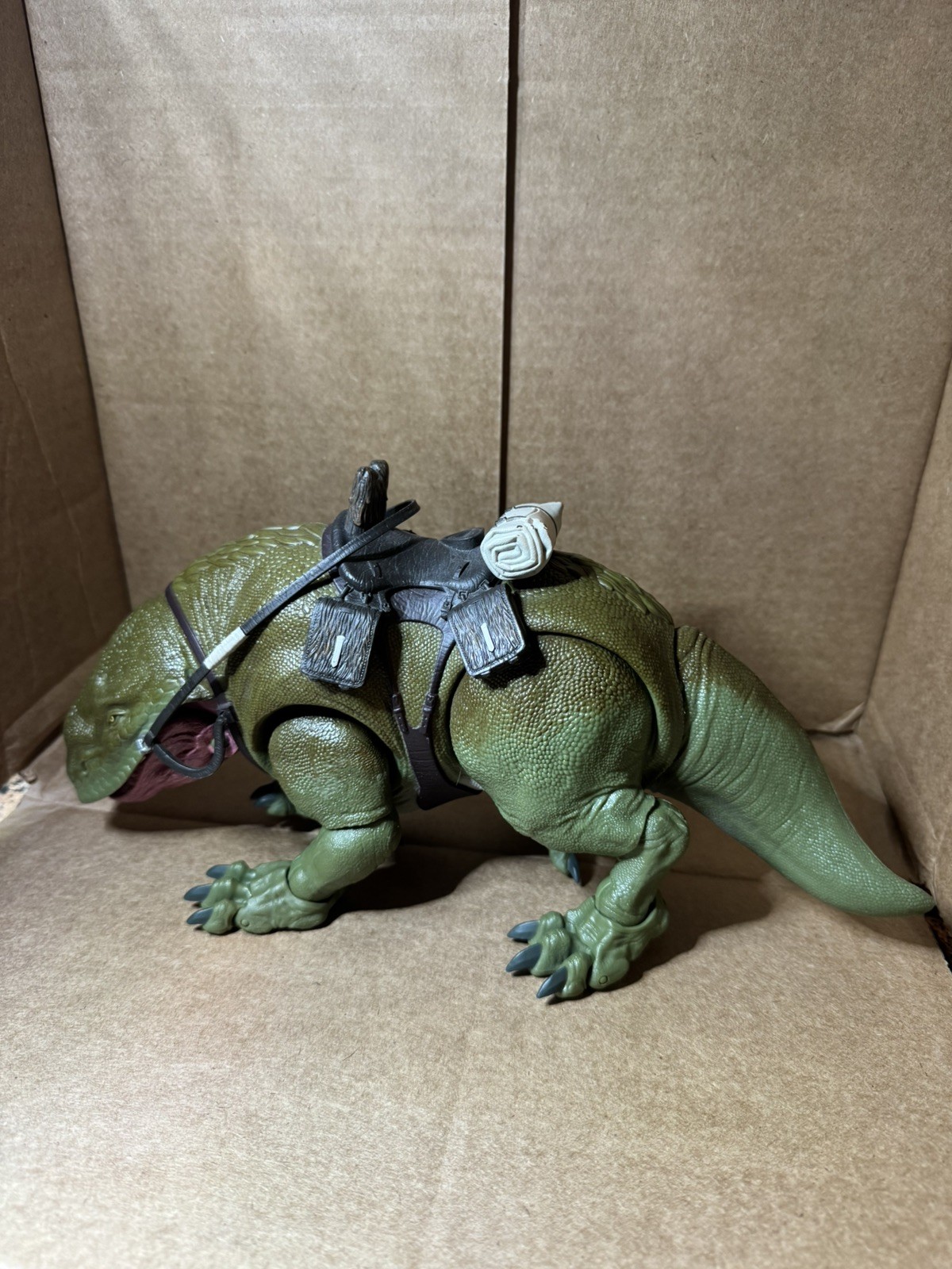 Star Wars E0333 The Black Series Dewback  & Sandtrooper 6" Figure *MISSING JAW*