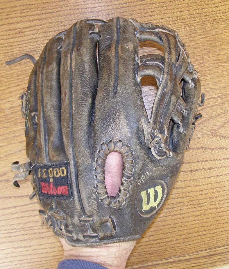 Wilson A2000-SS Baseball Glove, 11.5 inches, Poor Lining, Distressed Condition