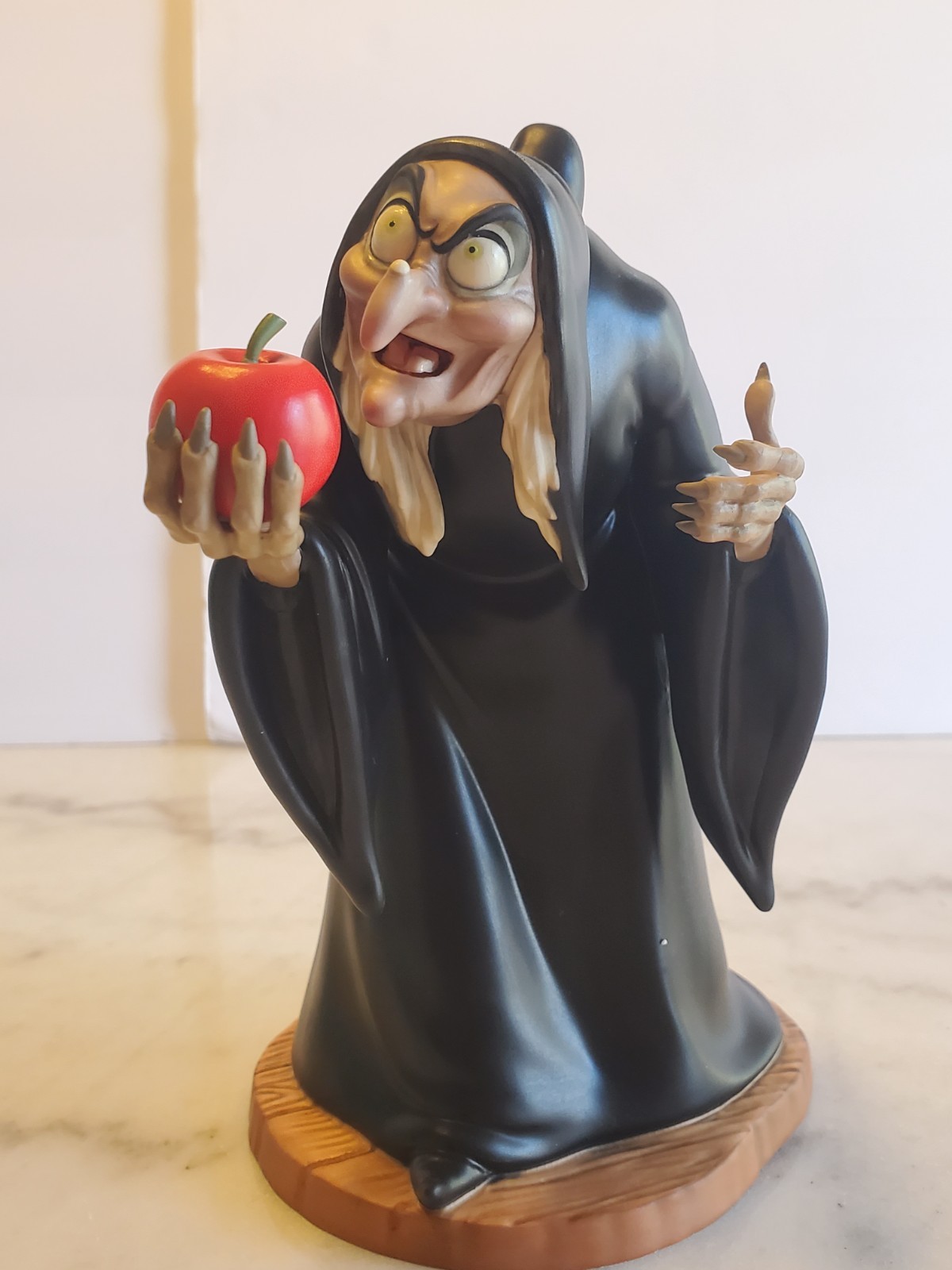 Vintage WDCC Walt Disney Snow White & Seven Dwarfs Take The Apple Dearie Witch