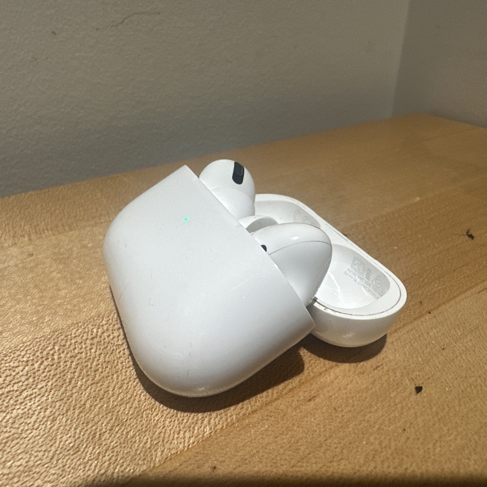 Apple AirPods Pro (1st Gen) — Crackling Right Earbud — For Parts / As‑Is