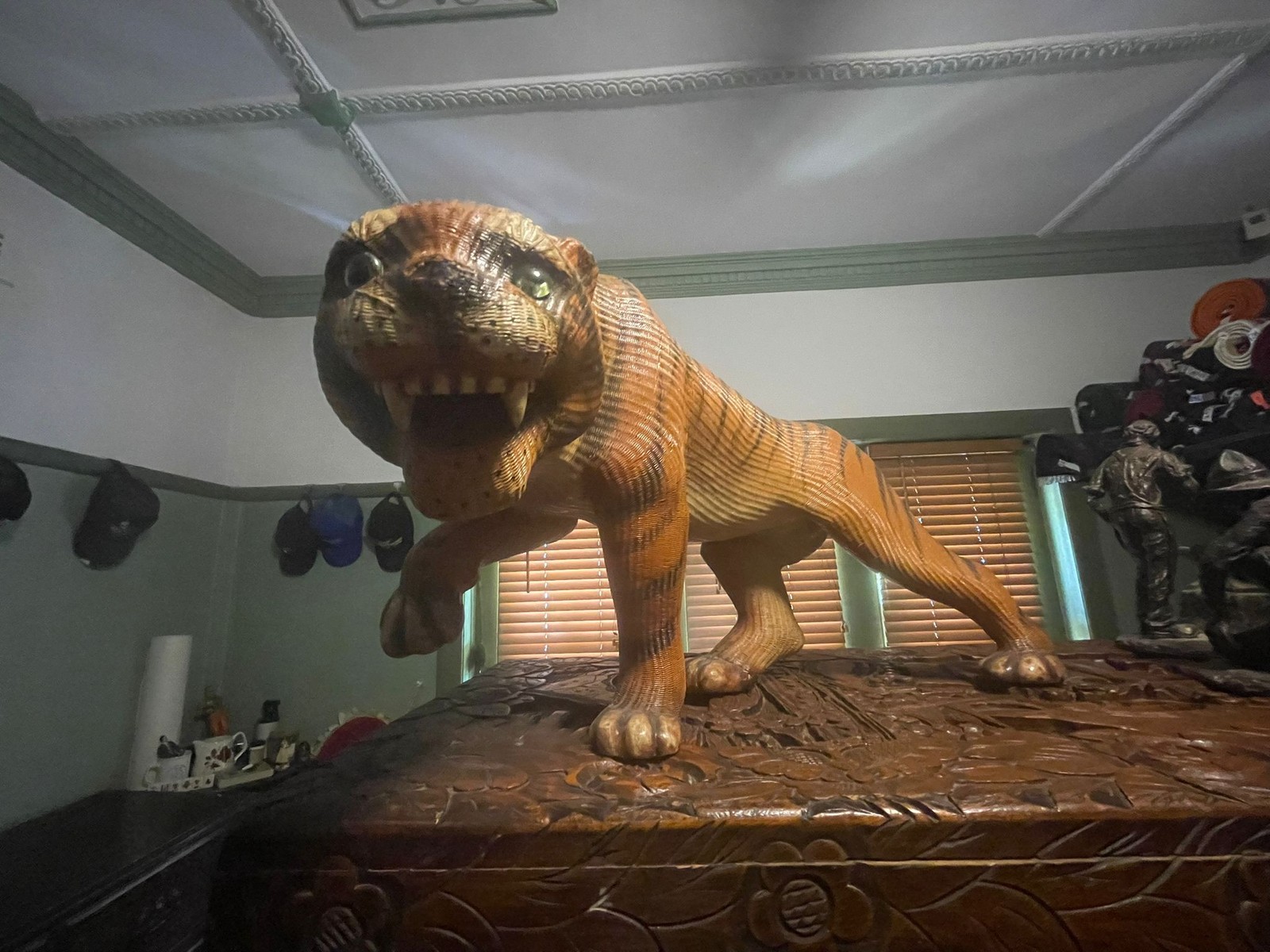 Vintage Japanese Handwoven Rattan Tiger Sculpture – Mid-Century Shōwa-Era Wicker