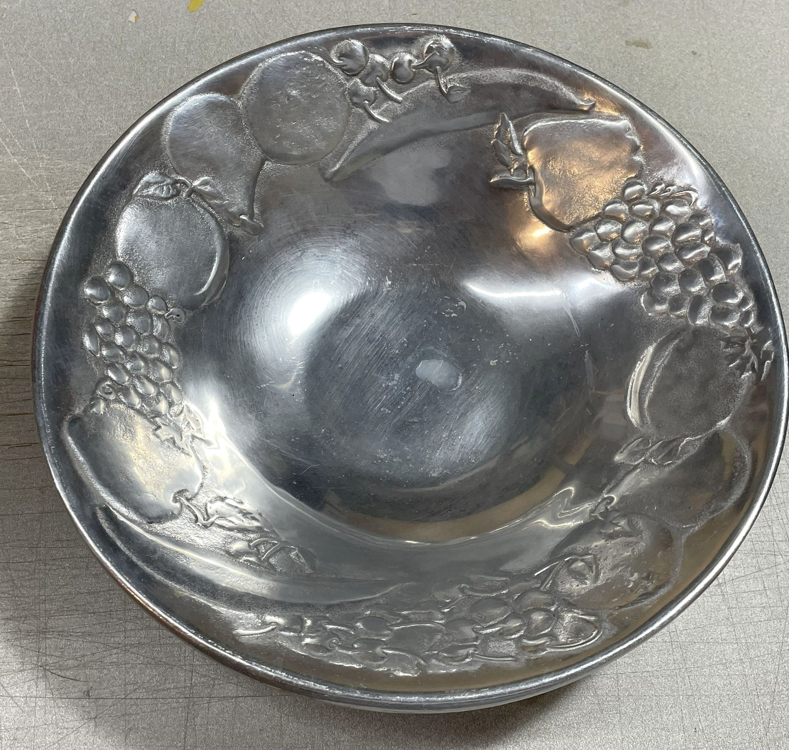 Wilton Armetale Fruit Pattern Vegetable Bowl 12 3/4 x 3 1/2" Clean NICE