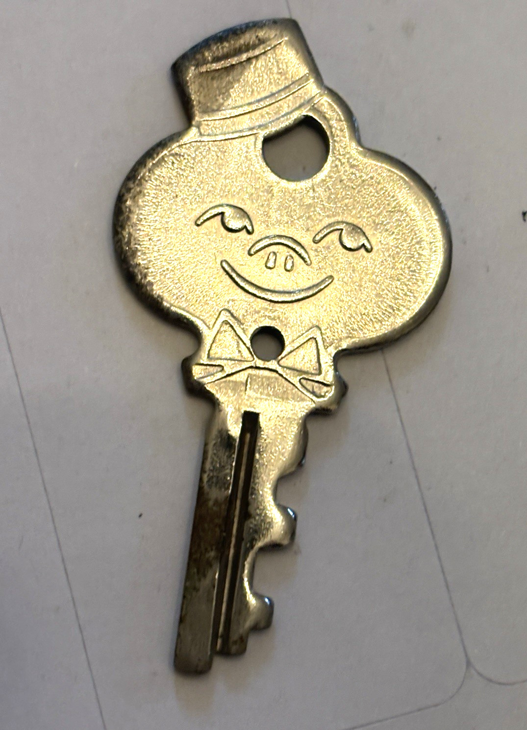 Vintage American Tourister Luggage Key  - used