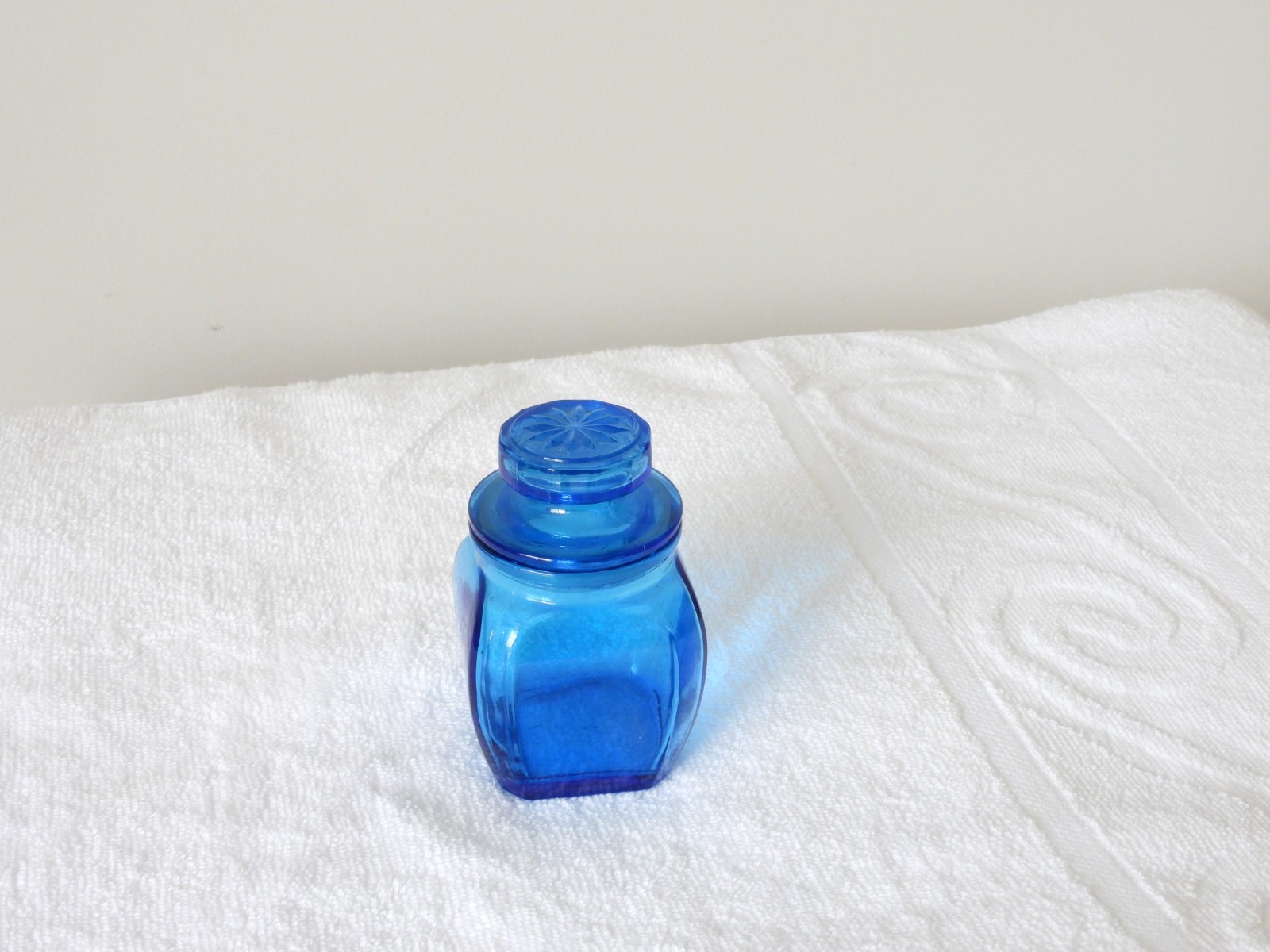 VINTAGE ANCHOR HOCKING APOTHECARY CANISTER 3-1/2" COBALT BLUE