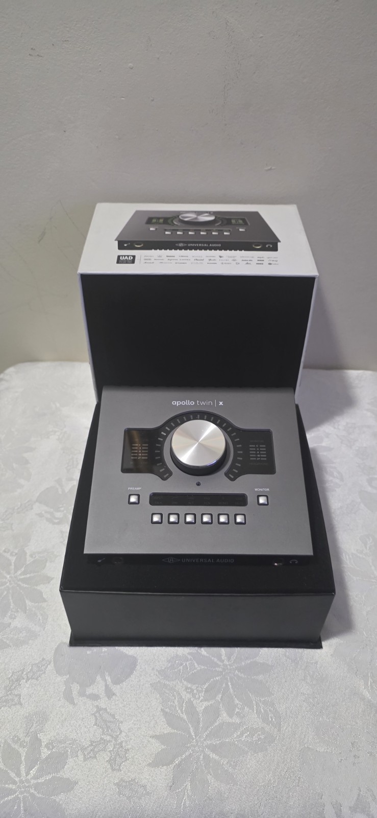 Universal Audio Apollo Twin X UAD 2 Quad Core Thunderbolt Audio Interface