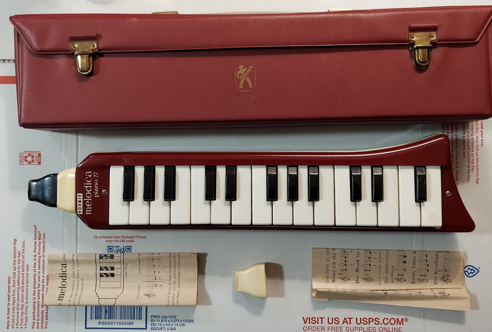 Vintage Hohner Piano 27 Melodica Made in Germany  Original Case Included