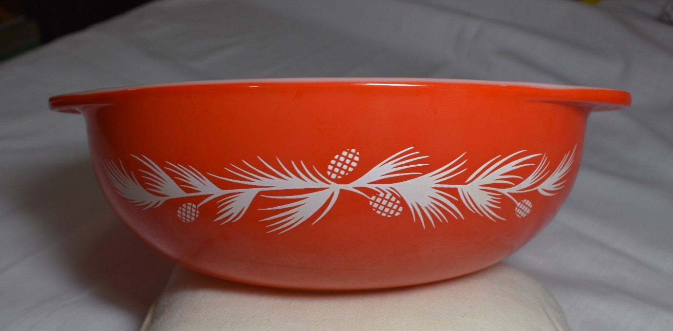 Vintage Promotional Holiday Pine Cone 2qt Pyrex Casserole Mixing Bowl Oven Safe