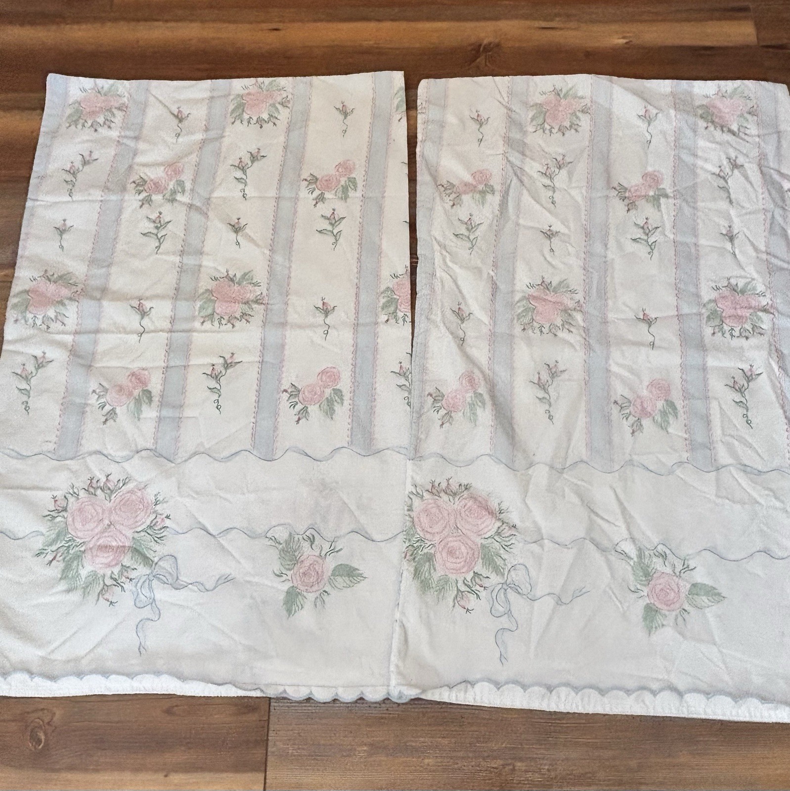 Fieldcrest Perfection Std Pillowcases (2) Roses Scalloped Edge Pink/Blue Stripe