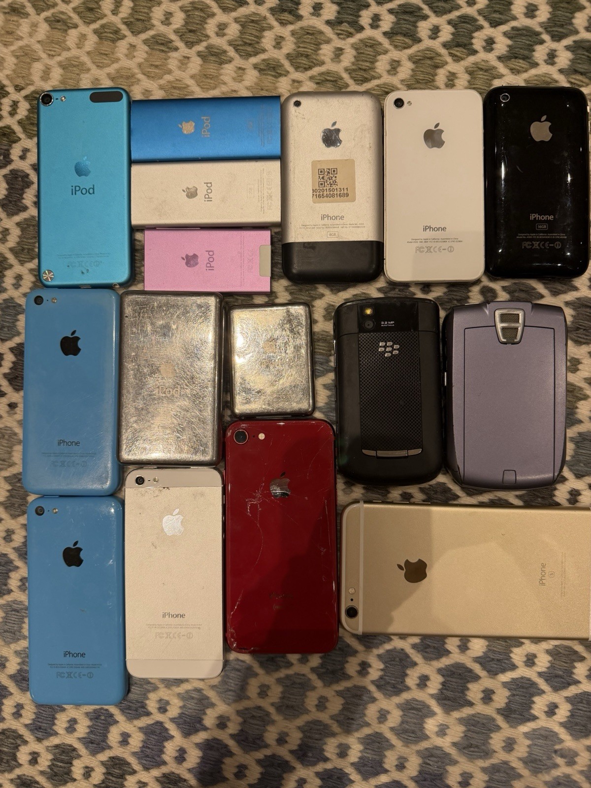 Apple iPhones and iPods, BlackBerry and Cingular Phones Mixed Lot