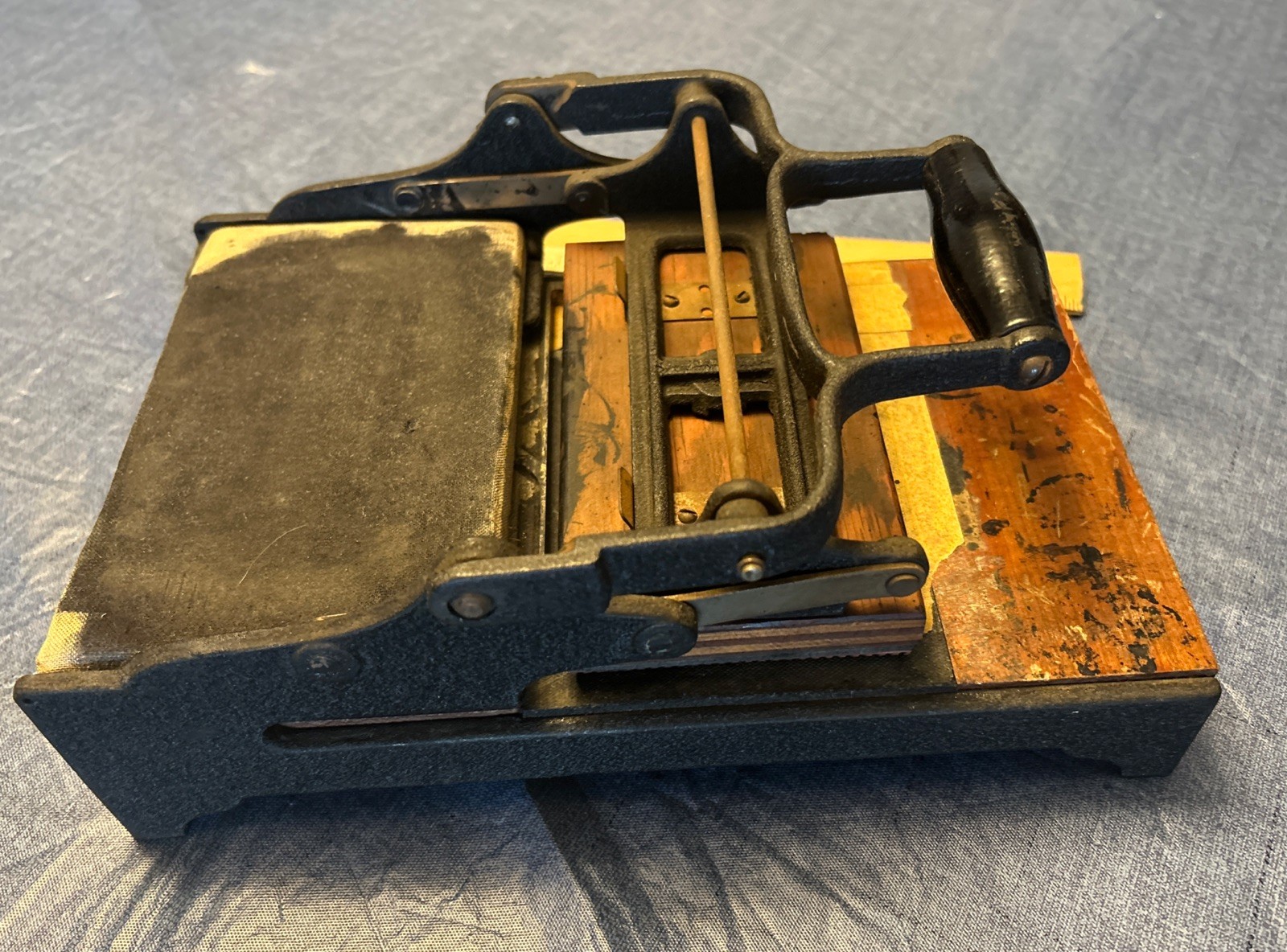 Vintage Antique Table Top Cast Iron & Wood Printing Press Letterpress