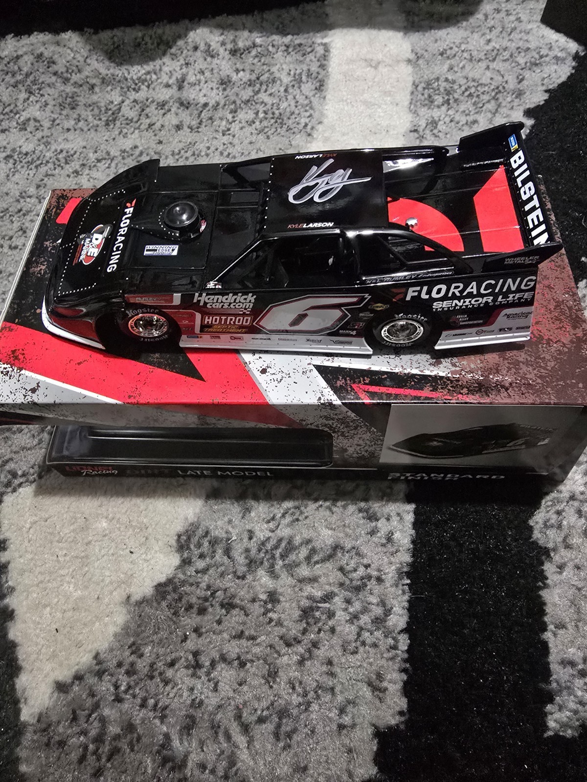 Kyle Larson 2024 #6 Autographed Dirt Latemodel NASCAR LIonel 1/24 Diecast Car