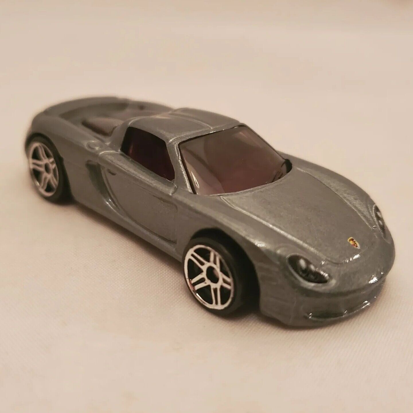 2011 HOT WHEELS PORSCHE CARRERA GT SILVER 1:64 DIECAST 2 7/8" CAR RED INTERIOR 