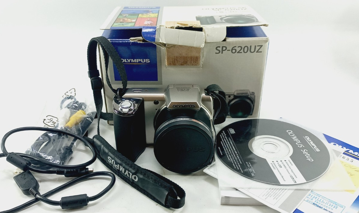 Olympus SP-620UZ 21x zoom 16MP Digital Camera Great shape!! w/ Box Cables