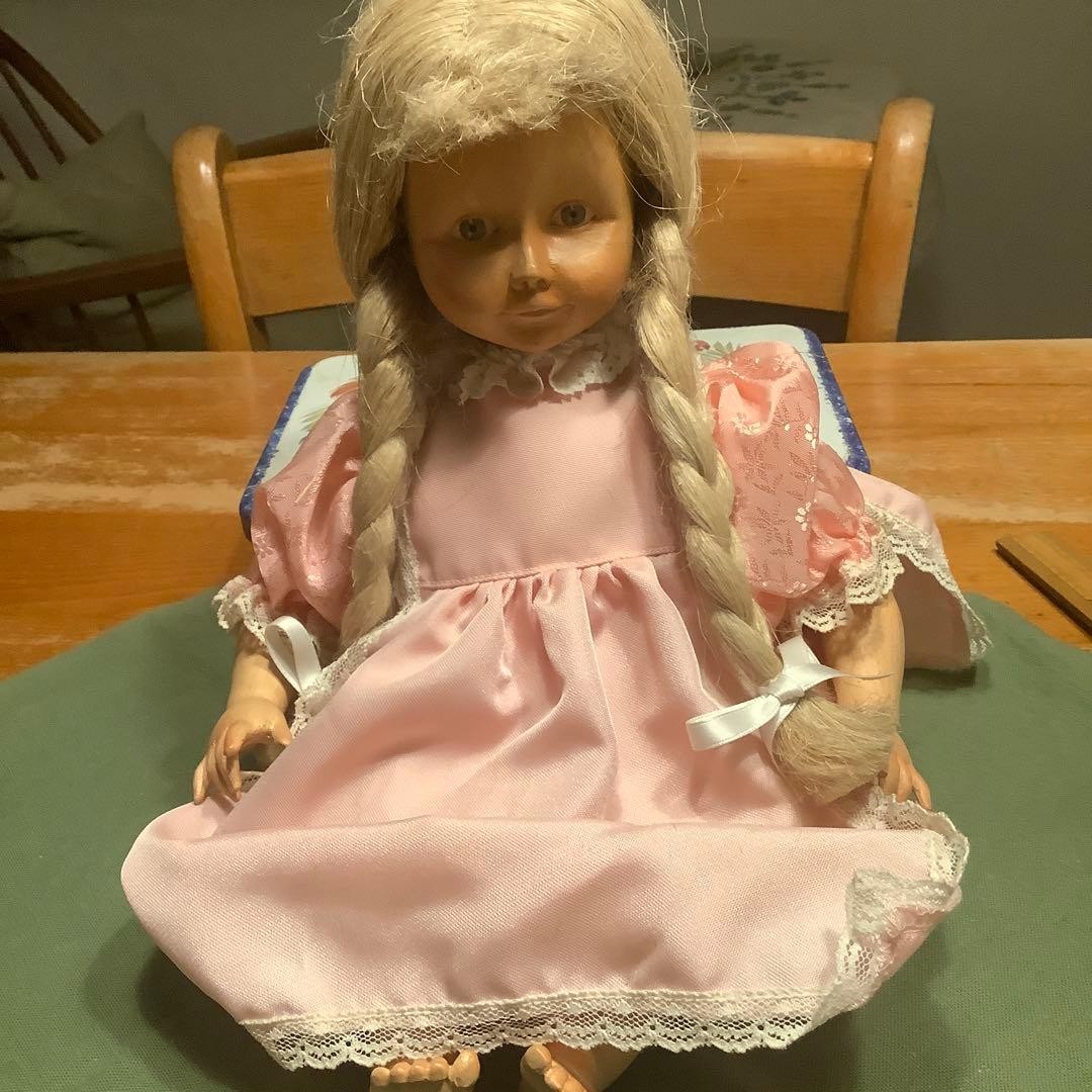 Articulated pink dress doll, approximately 34cm tall - Made in Italy #QYG2WP