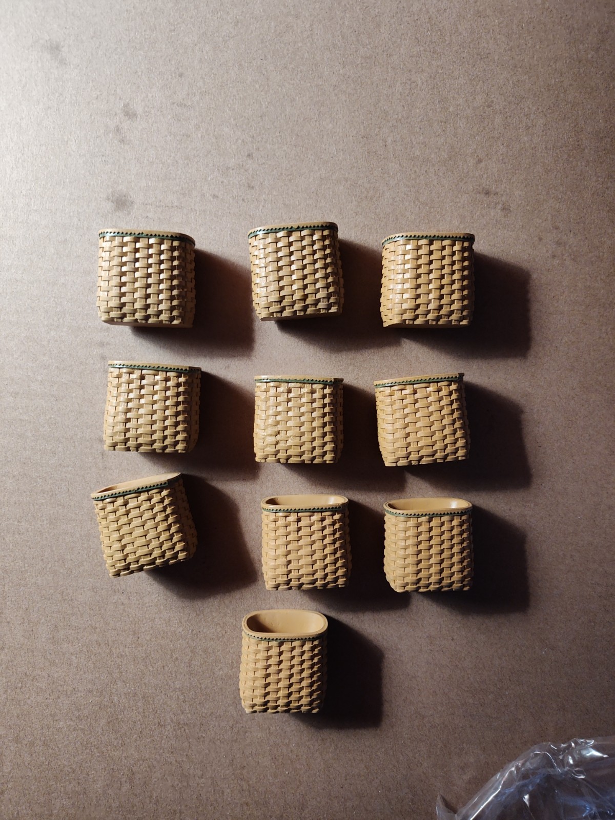 Lot Of 10 CERAMIC / RESIGN LONGABERGER TYPE BASKETS DOLL HOUSE  MINIATURES NOS