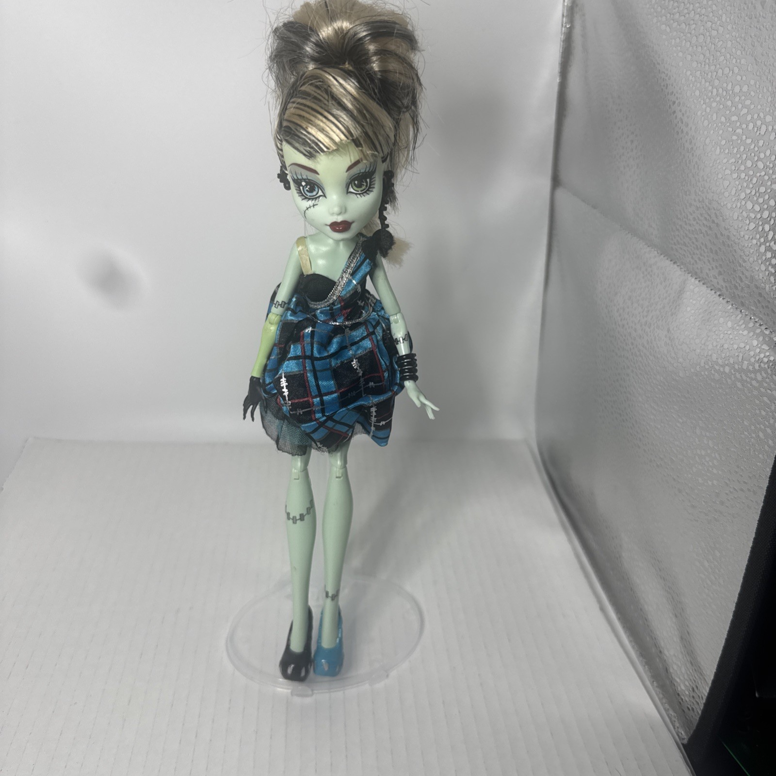 Mattel 2008 G1 Monster High Sweet 1600 Frankie Stein + Stand SeePics Moreinstore