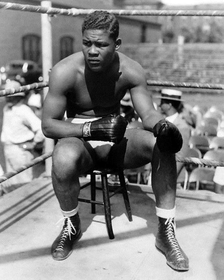 1935  JOE  LOUIS  - 8  X  10  GLOSSY  PHOTO  REPRINT