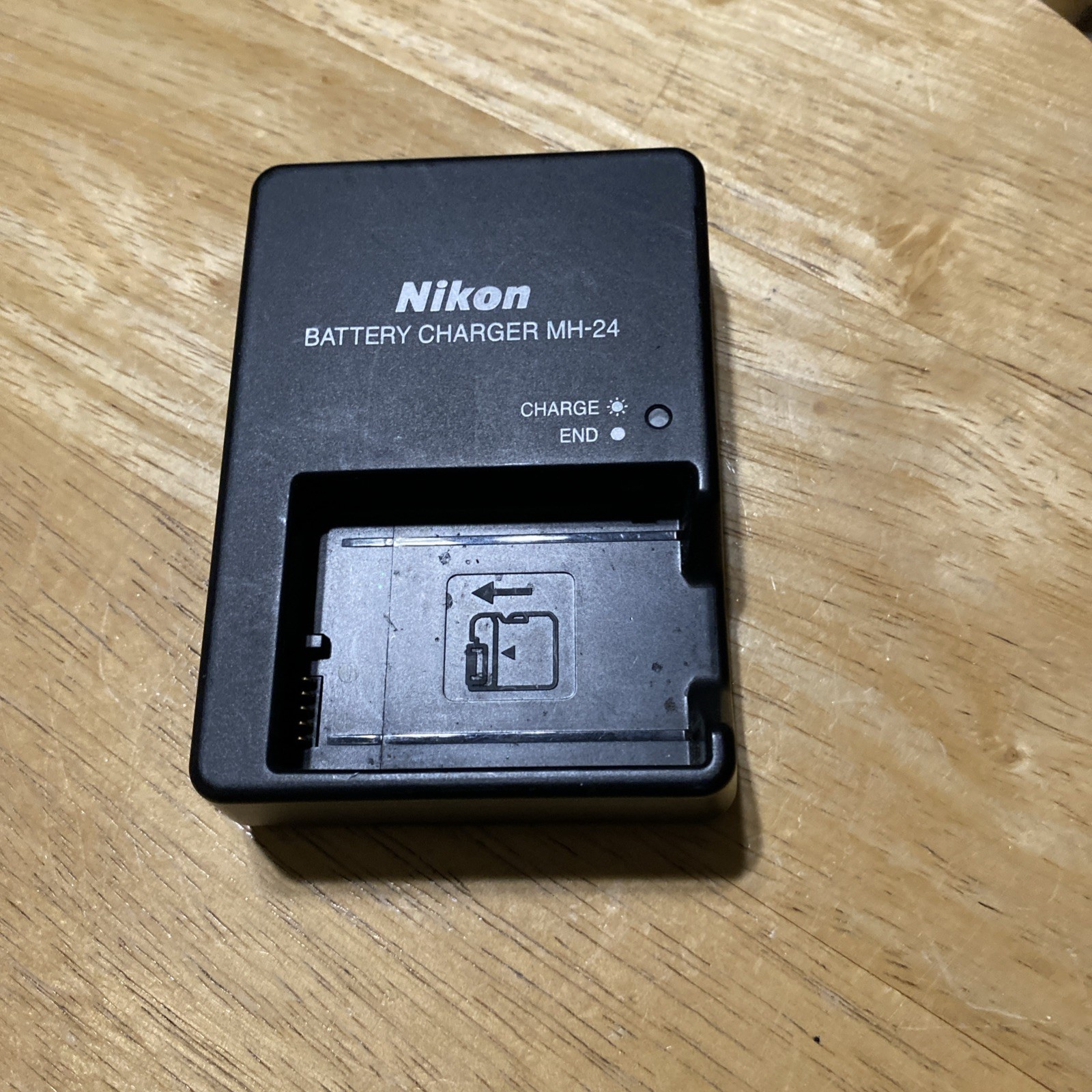 Genuine Nikon MH-24 Quick Battery Charger for Nikon EN-EL14 EN-EL14A Battery