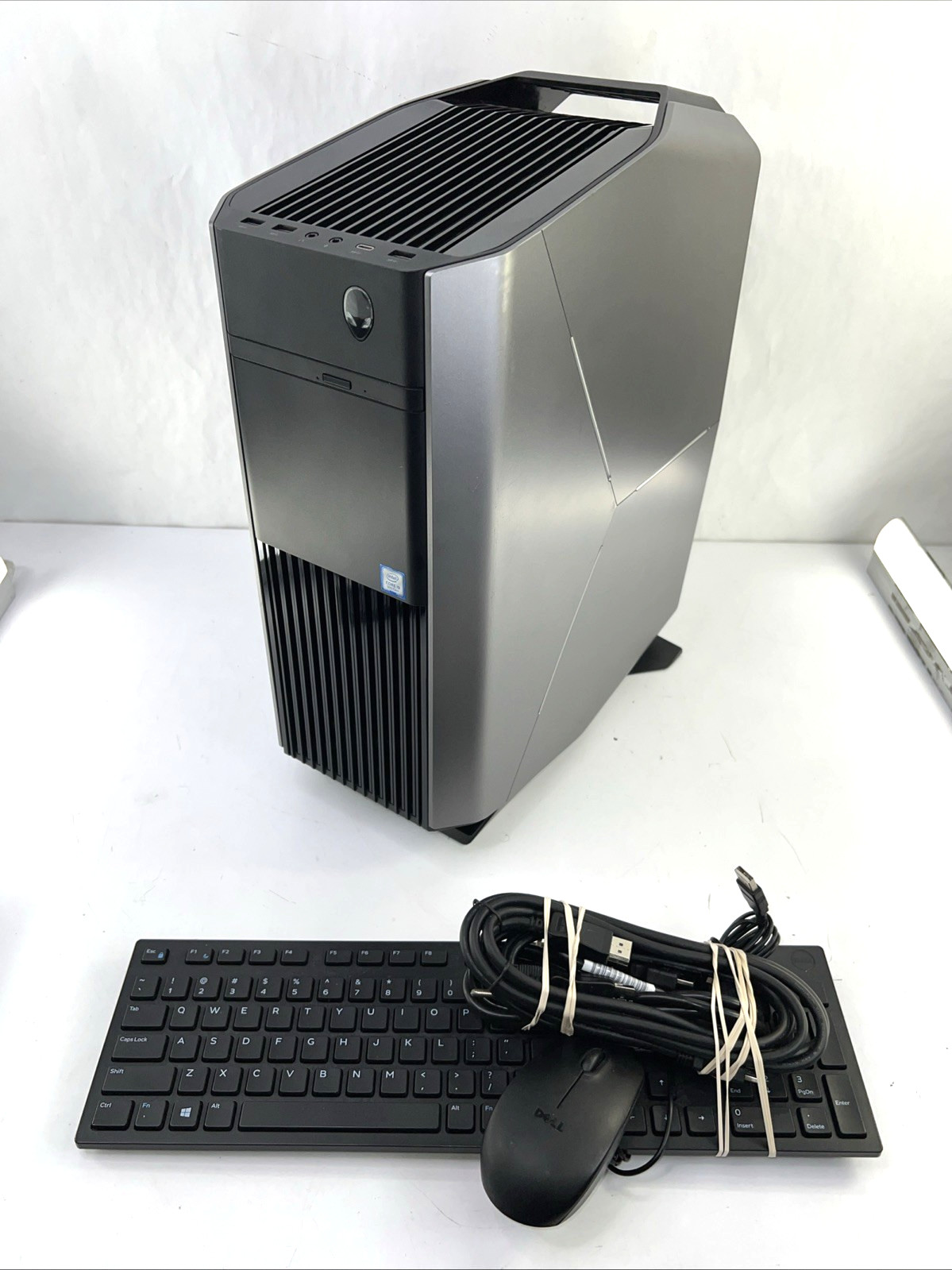Alienware Aurora R8 i9-9900K 64GB 512GB SSD RTX 2080 Ti 11 GB Win 11 Gaming PC