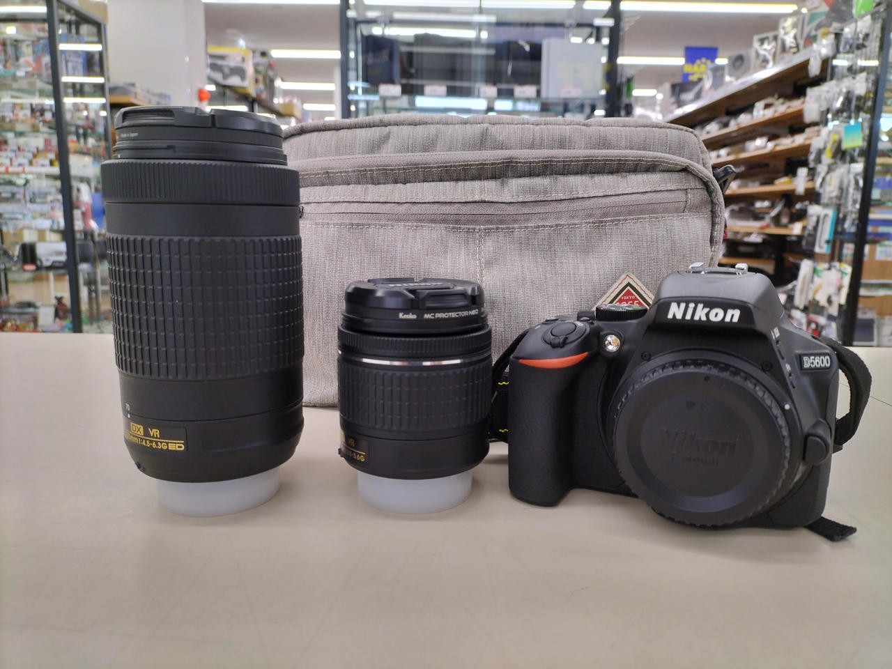 NIKON D5600 DSLR Camera Double Lens Kit APS-C 24MP EO S From Japan